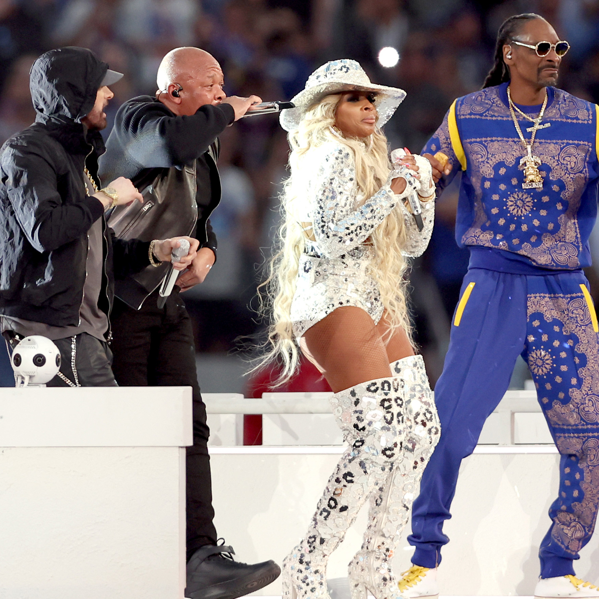 Super Bowl 2022 halftime show video, reaction, news, Dr Dre, Snoop Dogg,  Eminem, 50 Cent, Mary J. Blige