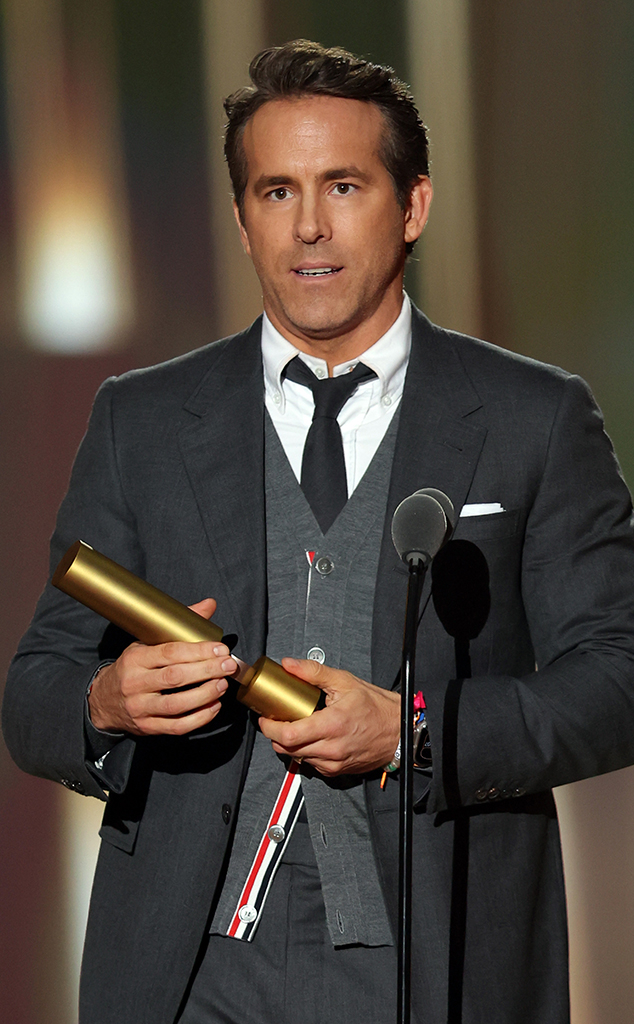 Ryan Reynolds Says Blake Lively Gives Him Strength at People's Choice Awards