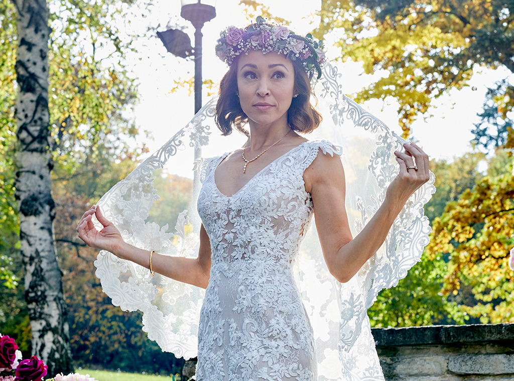 https://akns-images.eonline.com/eol_images/Entire_Site/2022117/rs_1024x759-220217085117-1024-Autumn_Reeser-The_Wedding_Veil-gj.jpg?fit=around%7C1024:759&output-quality=90&crop=1024:759;center,top