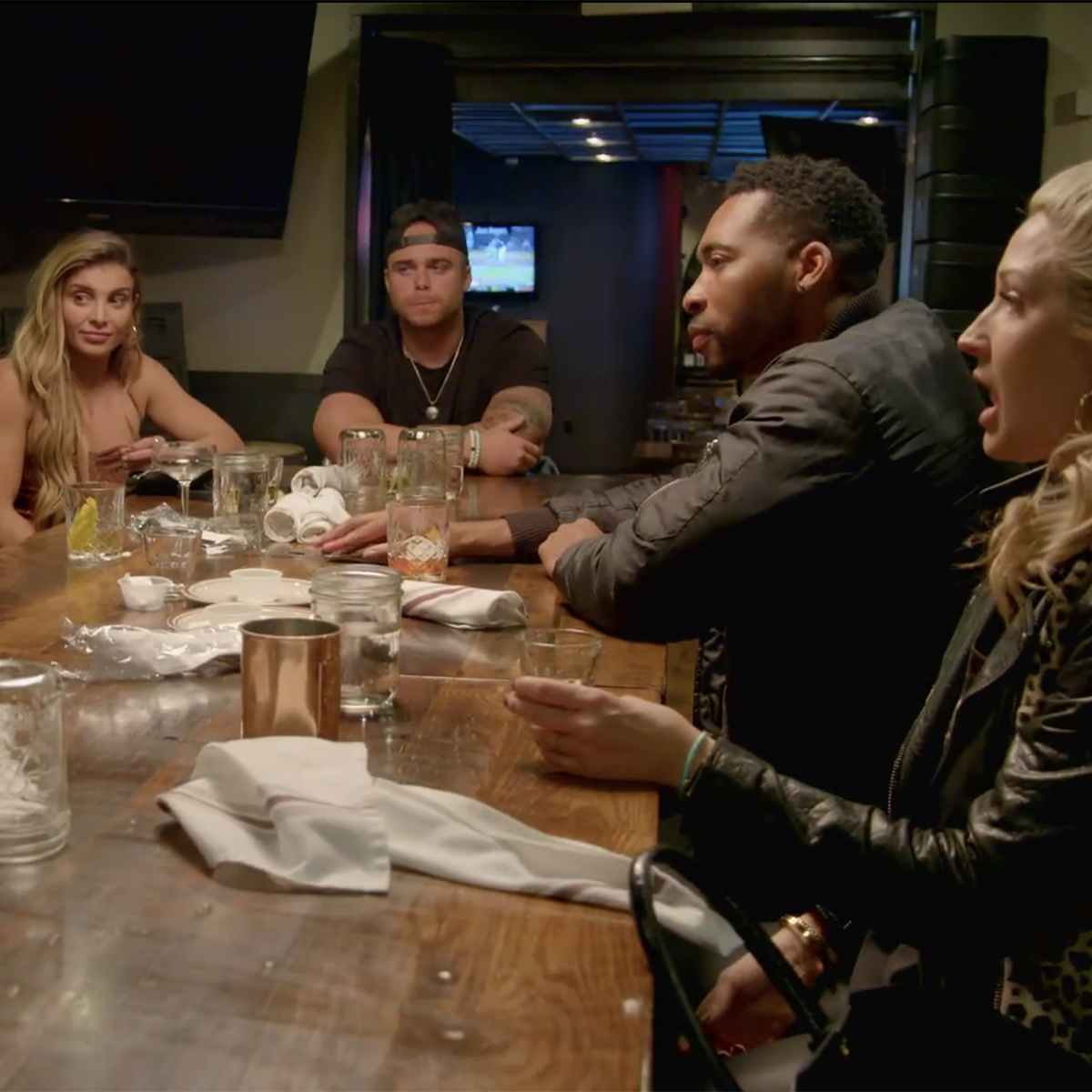 You’ll Never Believe Which Relatively Famous Co-Stars Are Beefing in This Sneak Peek – E! Online