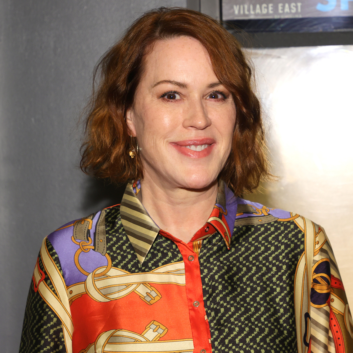 Molly Ringwald Weighs In On Selena Gomez's 16 Candles Series - E! Online