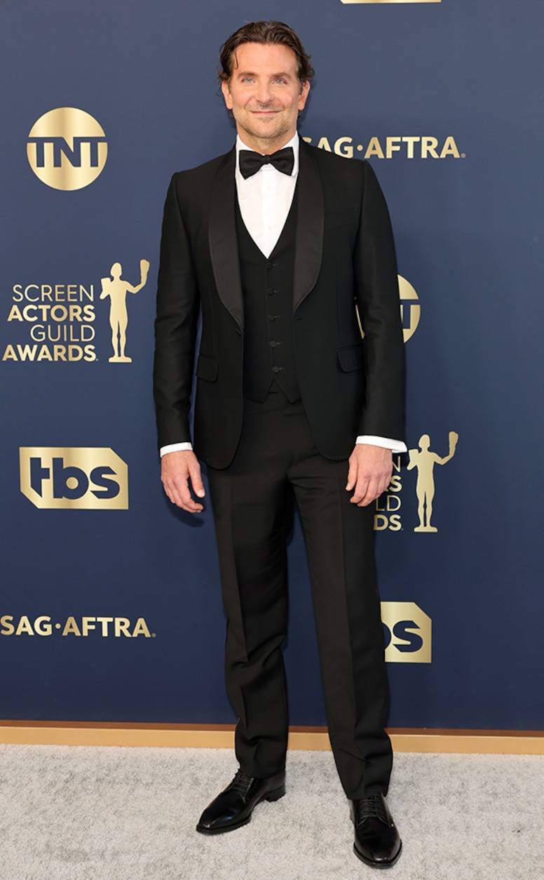 Bradley Cooper, 2022 SAG Awards, 2022 Screen Actors Guild Awards, Red Carpet Fashion
