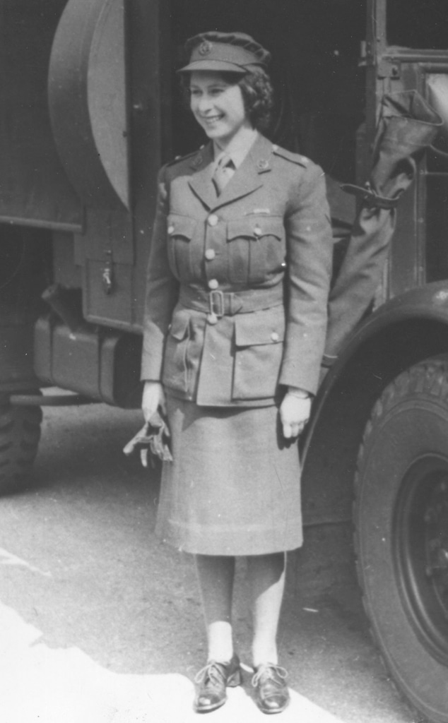 Mbretëresha Elizabeth, Uniforma e Shërbimit Territorial Ndihmës