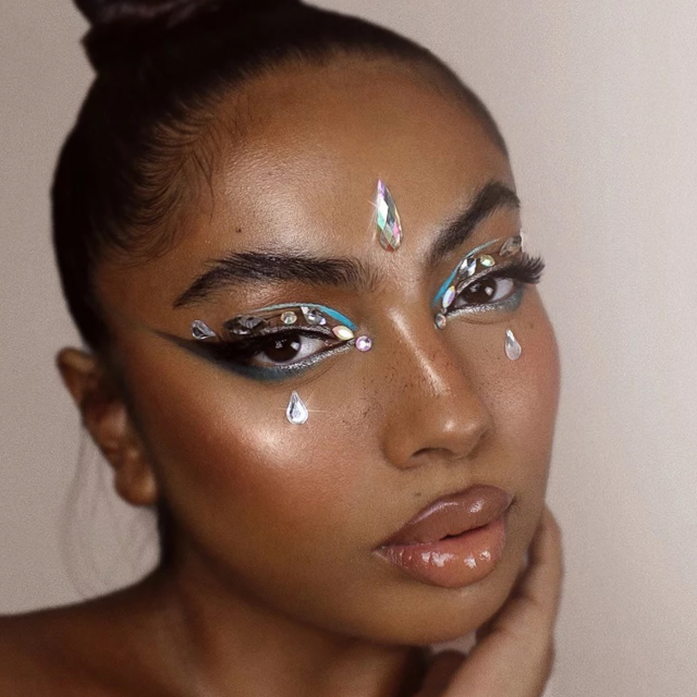 Light Up Your 2021 With The Gemstone Makeup Trend, Fashionisers©