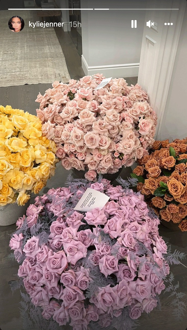 Kylie Jenner, Kim Kardashian, Flowers