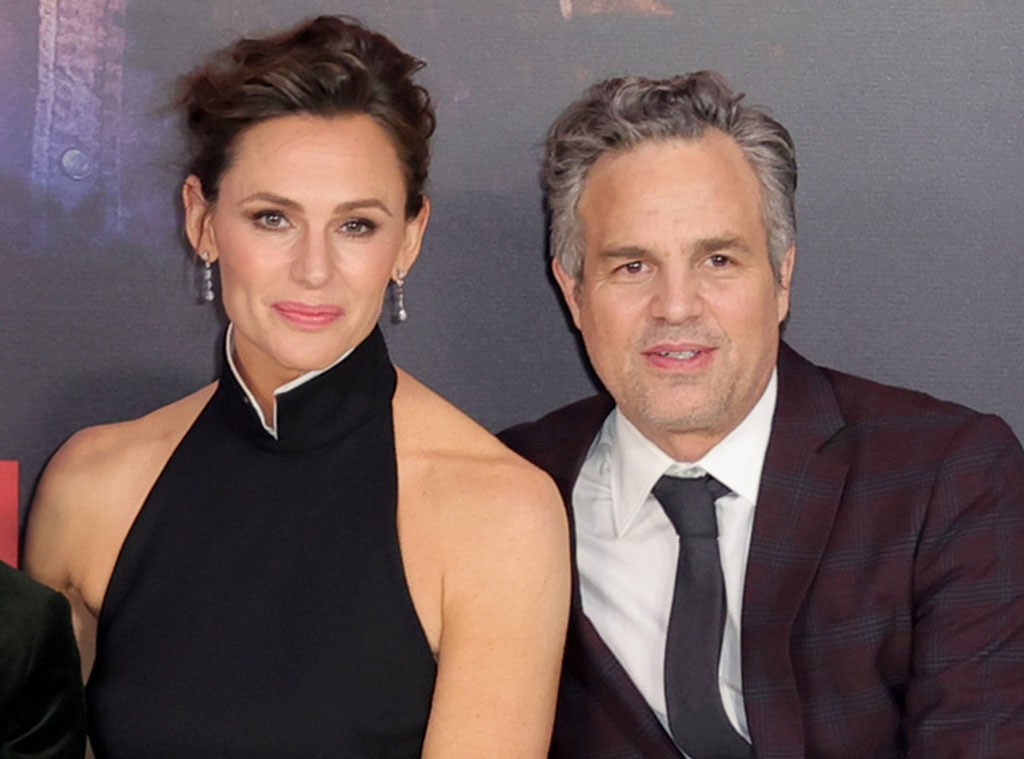 Jennifer Garner & Mark Ruffalo Prove They're Still BFFs After 18 Years - E! Online