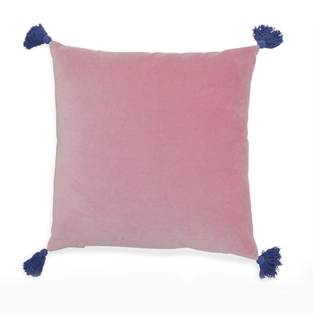 https://akns-images.eonline.com/eol_images/Entire_Site/2022211/rs_640x640-220311013759-rs_640x640-pink-pillow-e-comm.jpg