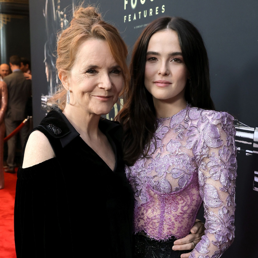 The Biggest Lesson Lea Thompson Passed on to Daughter Zoey Deutch The Biggest Lesson Lea Thompson Passed on to Daughter Zoey Deutch