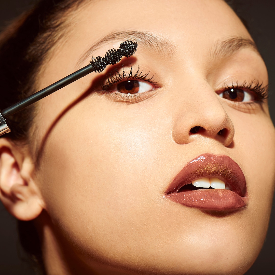 Right here’s the “Endlessly Buildable” Mac Mascara That Went Viral on TikTok Right here’s the “Endlessly Buildable” Mac Mascara That Went Viral on TikTok