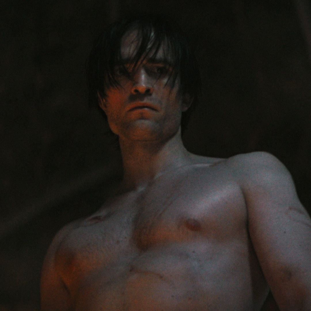 Inside Robert Pattinson’s Transformation Into “Emo Batman” Inside Robert Pattinson’s Transformation Into “Emo Batman”