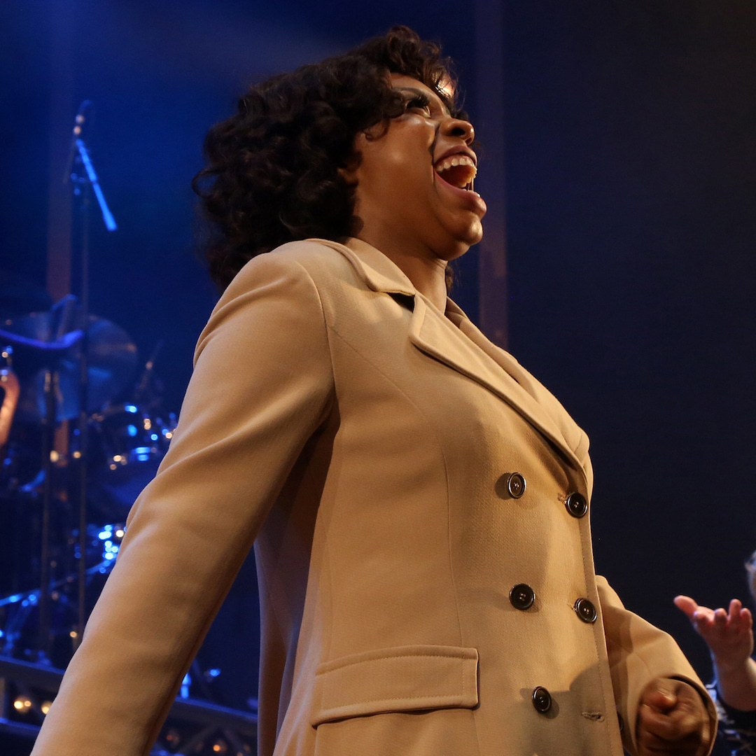 See Broadway’s Ari Groover Preserve Performing After Wig Flies Off See Broadway’s Ari Groover Preserve Performing After Wig Flies Off