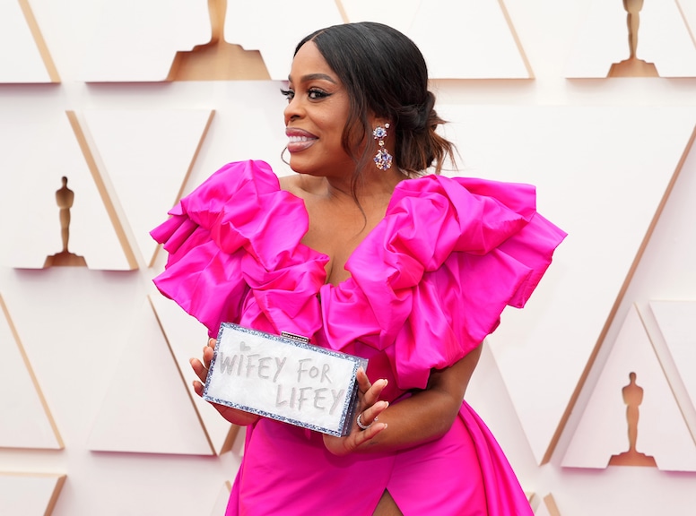 Niecy Nash, 2022 Oscars, 2022 Academy Awards, The Most Eye-Catching Accessories on the Red Carpet