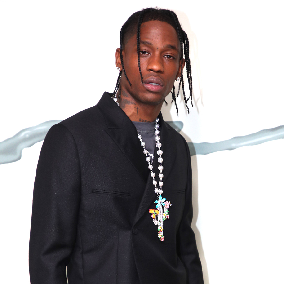 Police Searching for Travis Scott After Rapper Allegedly Punches Man at New York Nightclub – E! Online