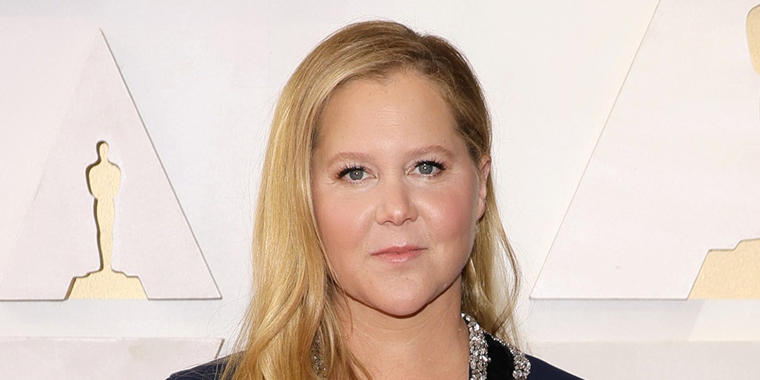 See Amy Schumer Transform Into “Kamy Kardashian” to Meet Up With Khloe and Kris - E! Online.jpg