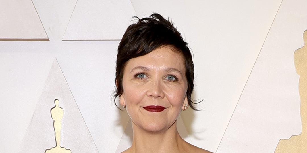 Maggie Gyllenhaal and Ramona Sarsgaard Look Like the Chicest Mother-Daughter Duo at Paris Fashion Week - E! Online.jpg