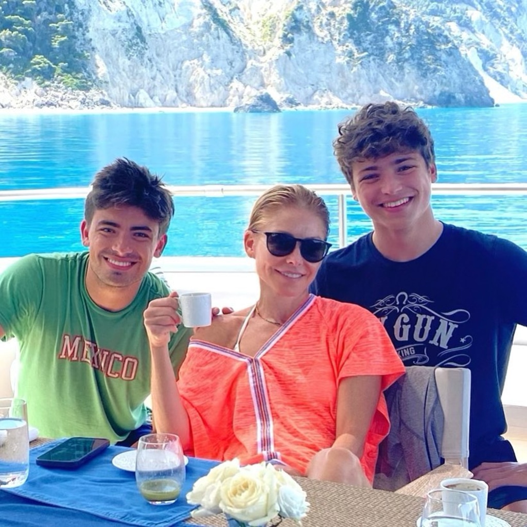 Kelly Ripa, Mark Consuelos, Family