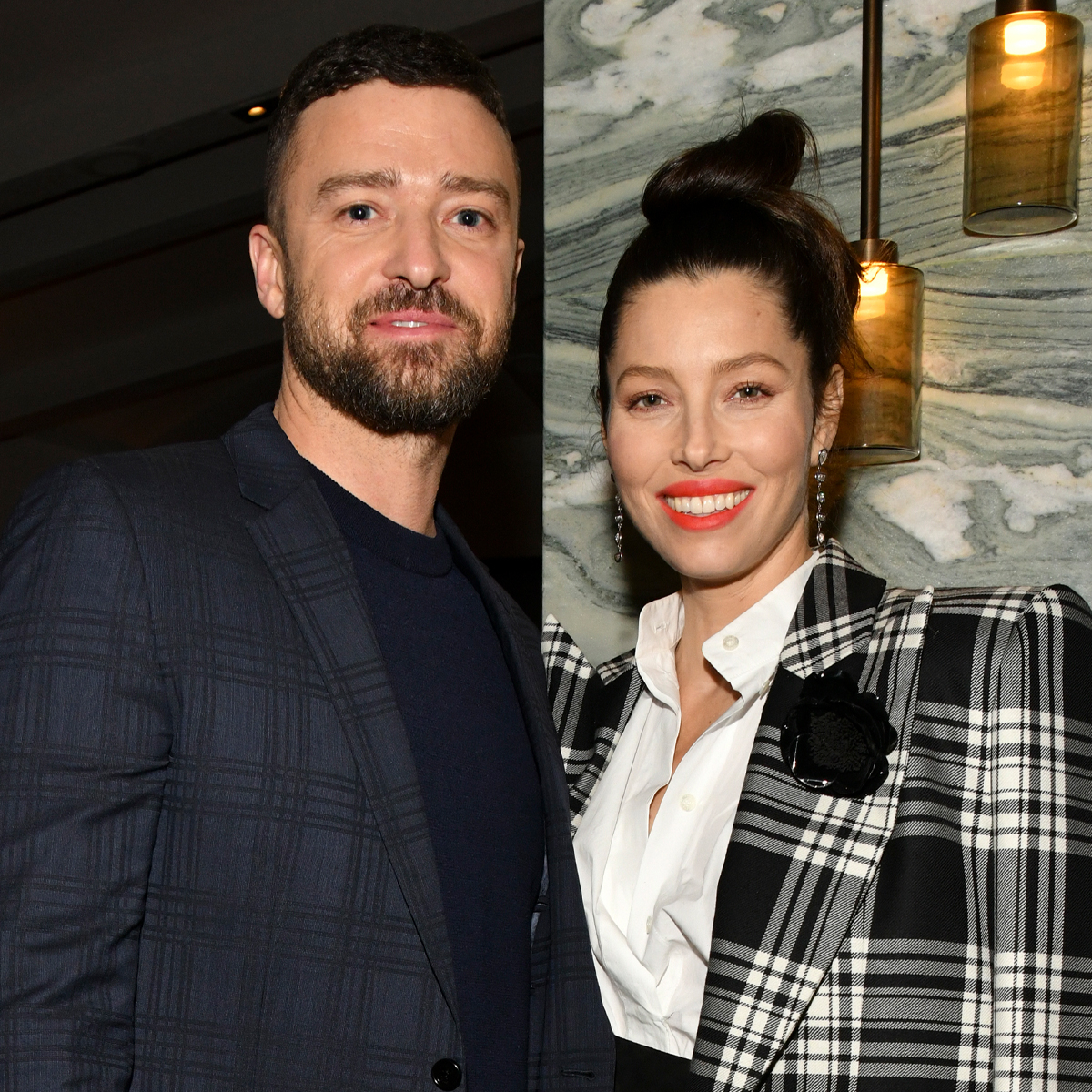 Jessica Biel rocks feathers for date with Justin Timberlake