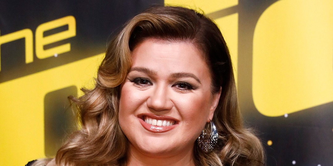 Why Kelly Clarkson Has Teachers to Thank for Her Career and How She's Giving Back - E! Online.jpg