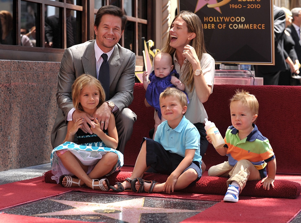 เจาะลึกโลกครอบครัวของ Mark Wahlberg ในฐานะพ่อของลูก 4 คน