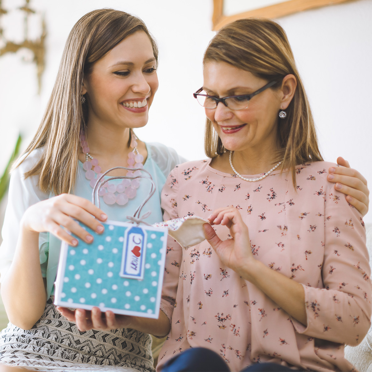 Best Gifts for Mom in 2022 - Happy Mothering