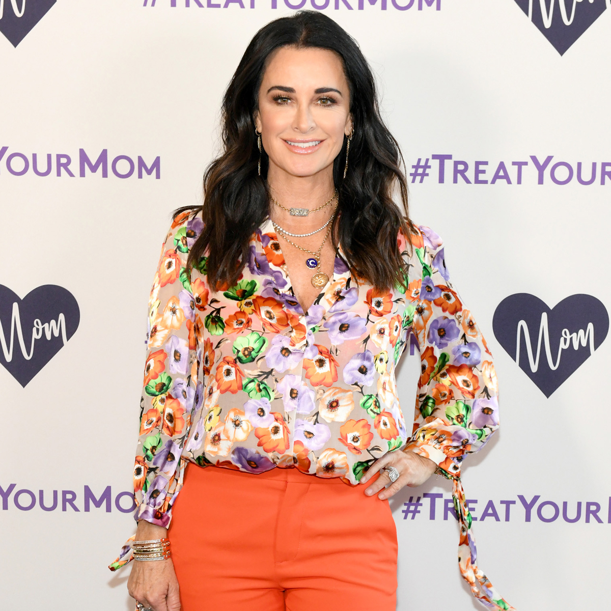 Kyle Richards embraces sweater weather as she enjoys day of retail therapy  in colorful turtleneck