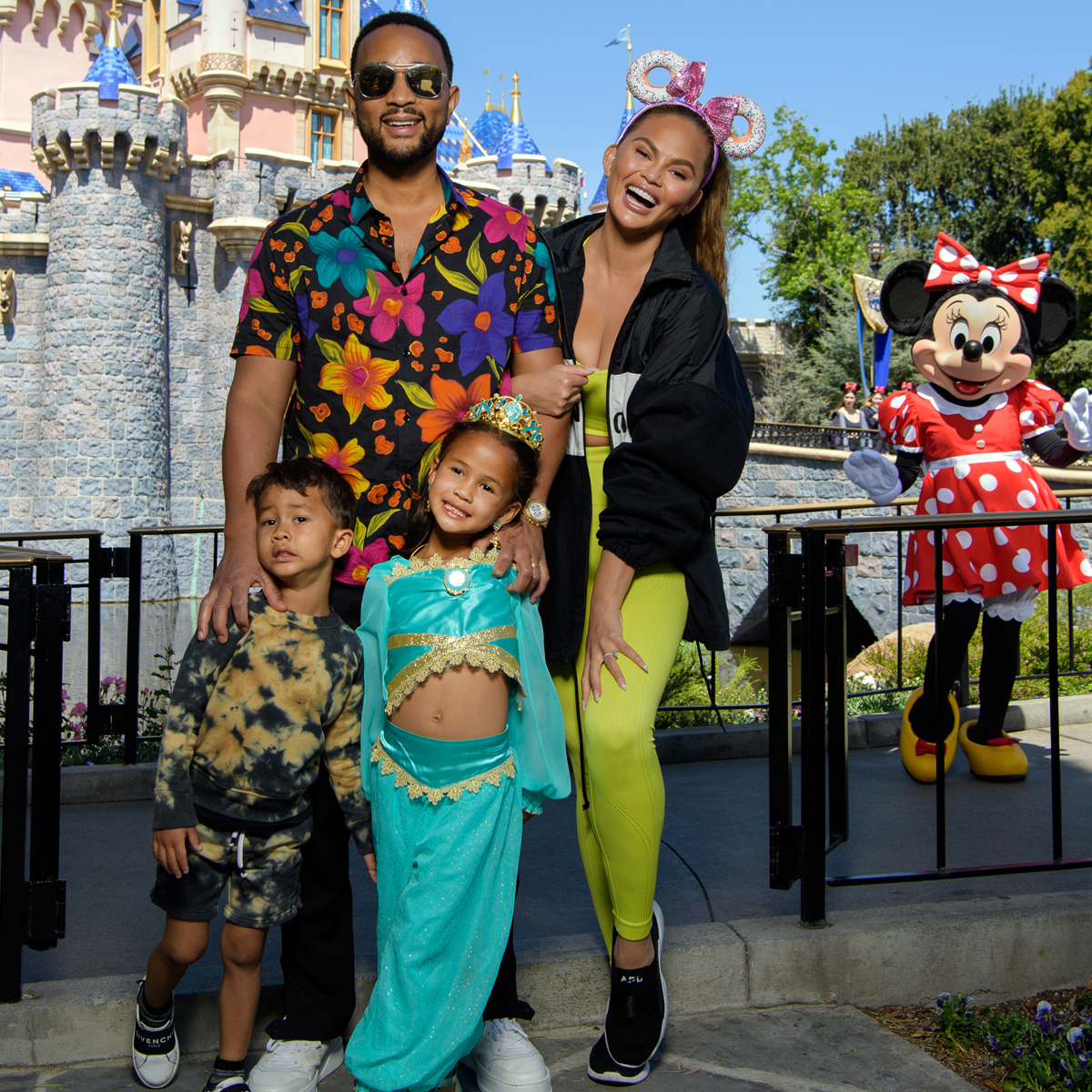 John Legend and Chrissy Teigen Celebrate Luna’s 6th Birthday At Disney(02)