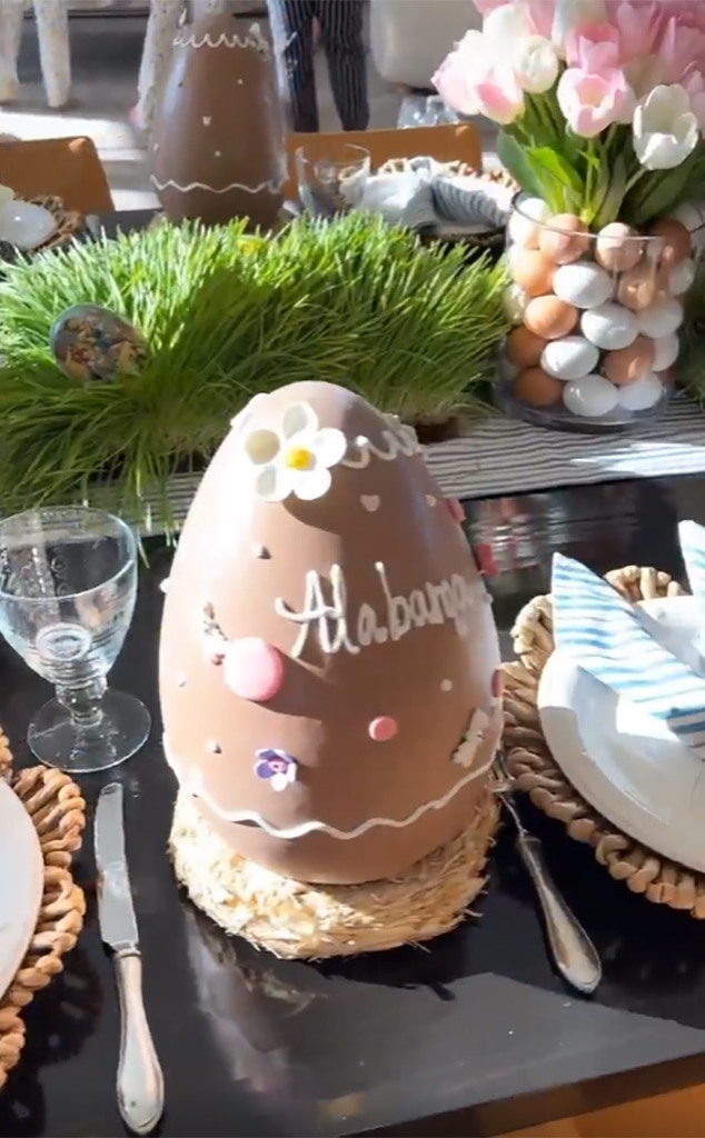 Khloe Kardashian, Alabama Barker, Egg, Easter 2022, Instagram