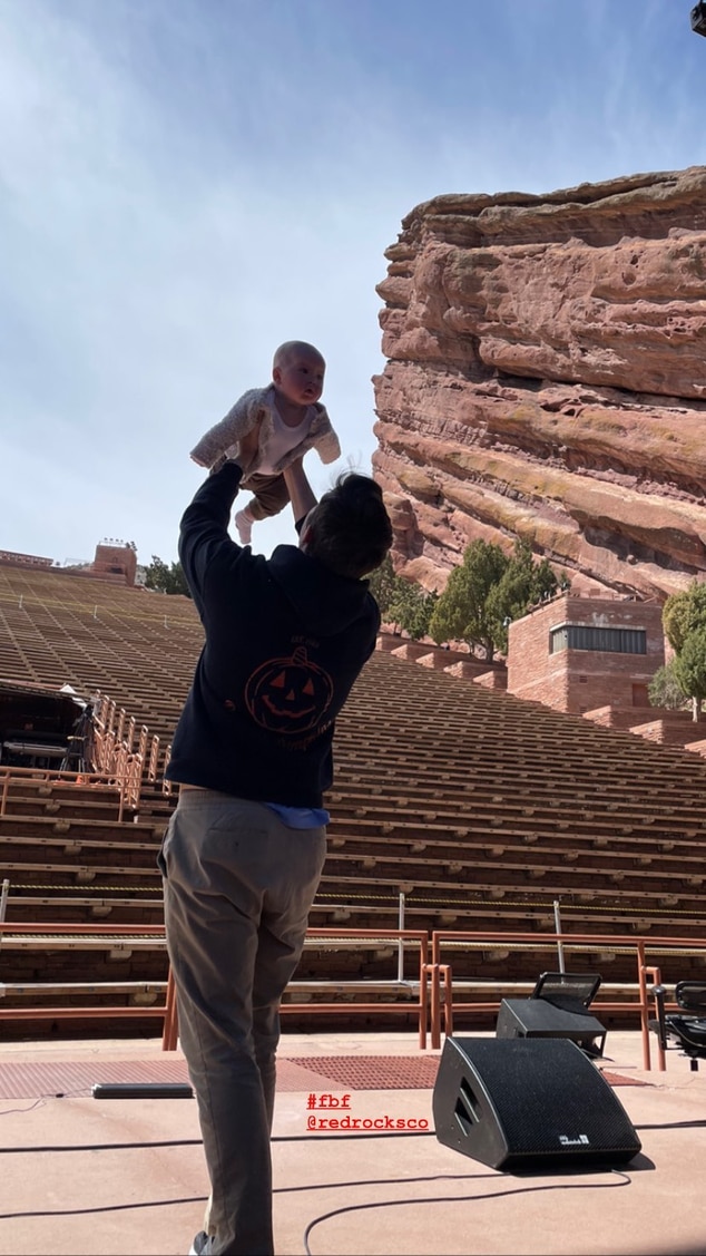 Olivia Munn และ John Mulaney ยินดีต้อนรับลูกน้อยหมายเลข 2