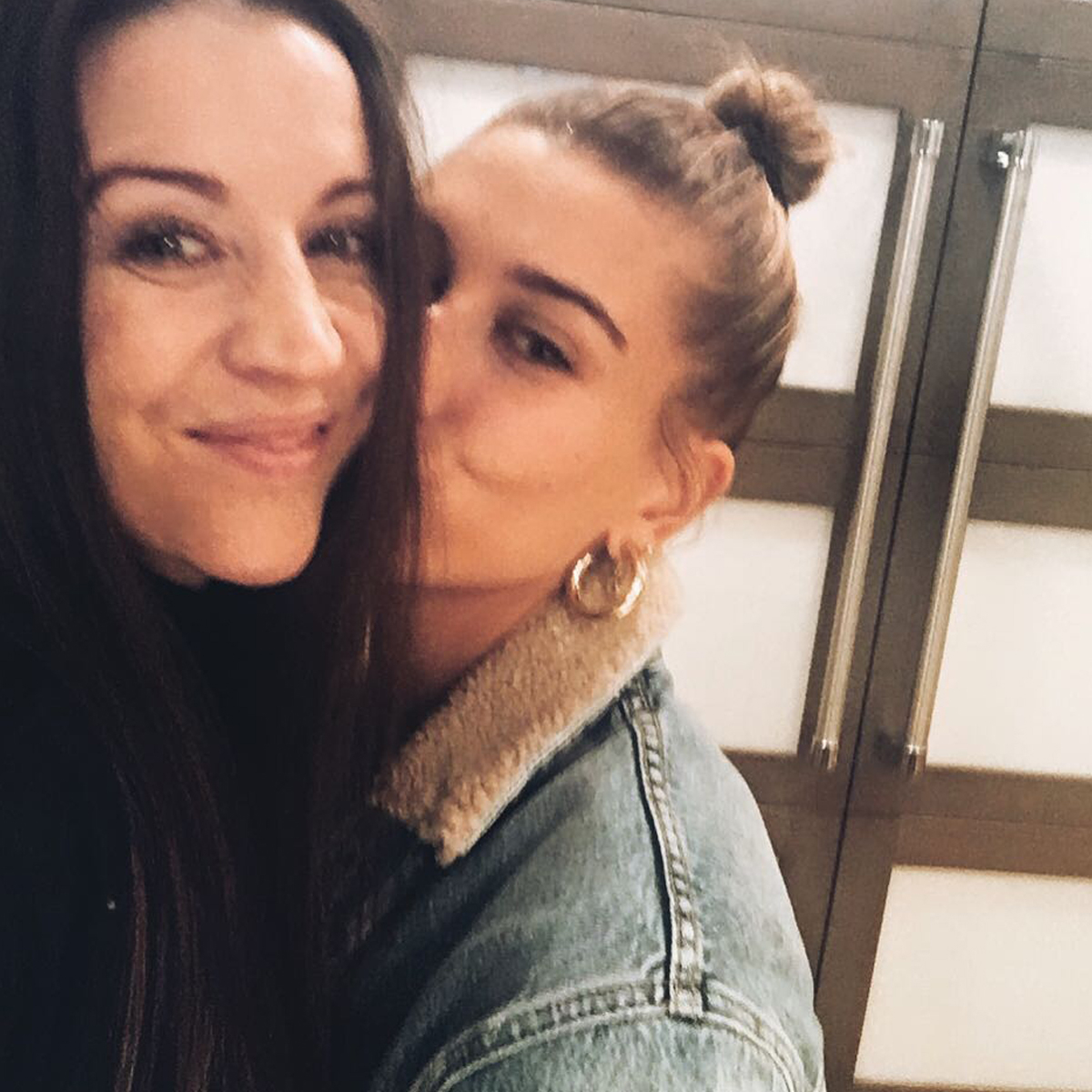 Justin Bieber&rsquo;s Mom Praises &ldquo;Brave&rdquo; Hailey Bieber for Health Update