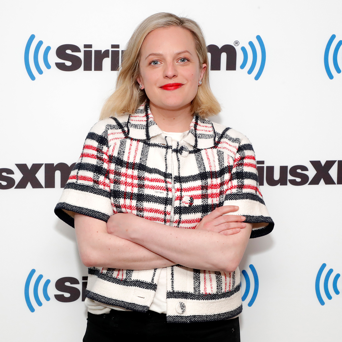 Elisabeth Moss Confirms She Gave Birth, Welcomed First Baby, image size:1200x1200