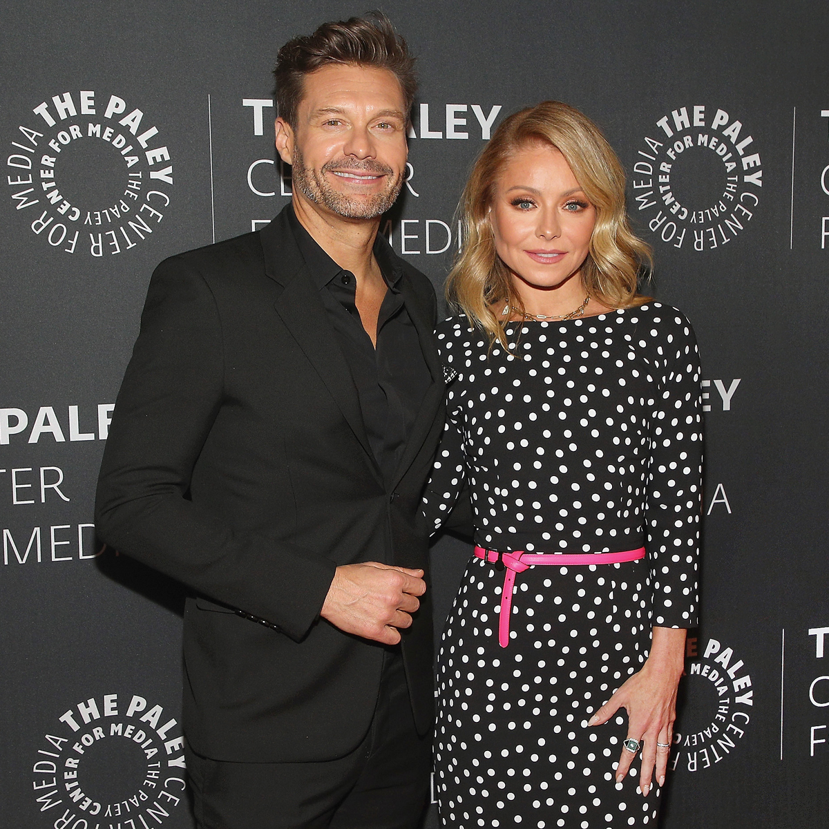 Kelly Ripa and Ryan Seacrest Travel Back to Jurassic Park Just in Time for the Oscars – E! Online
