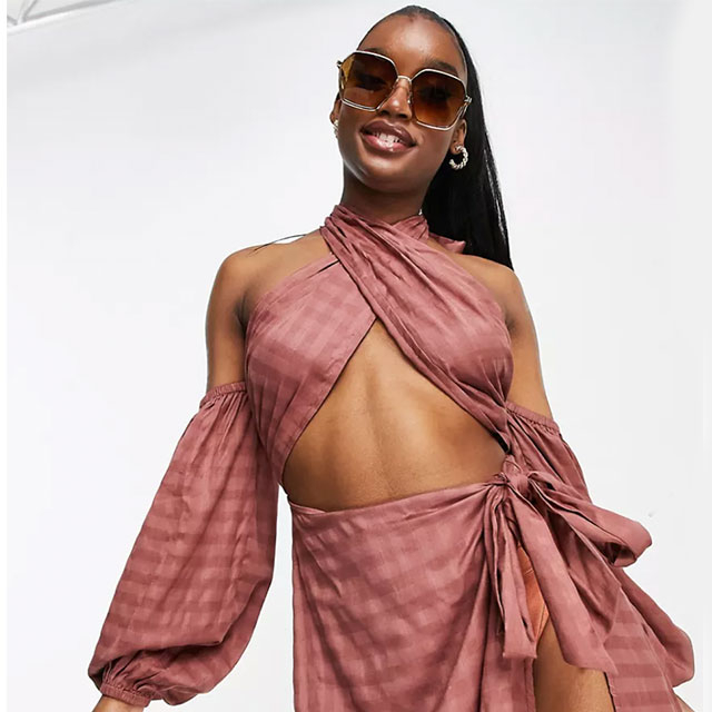 This is the Trendiest Neckline for Spring/Summer 2022