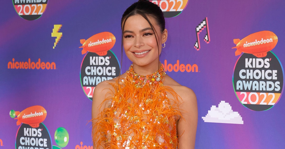 See Every Star at the 2022 Nickelodeon Kids' Choice Awards Red Carpet thumbnail