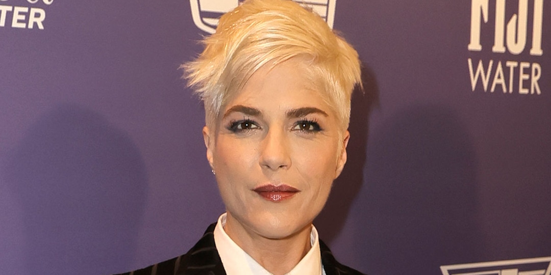Selma Blair Discusses Her Alcohol Addiction, Including Getting Drunk at Age 7 - E! Online.jpg