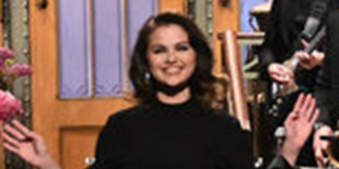 Selena Gomez Jokes She's "Manifesting Love" in Saturday Night Live Hosting Debut - E! Online.jpg