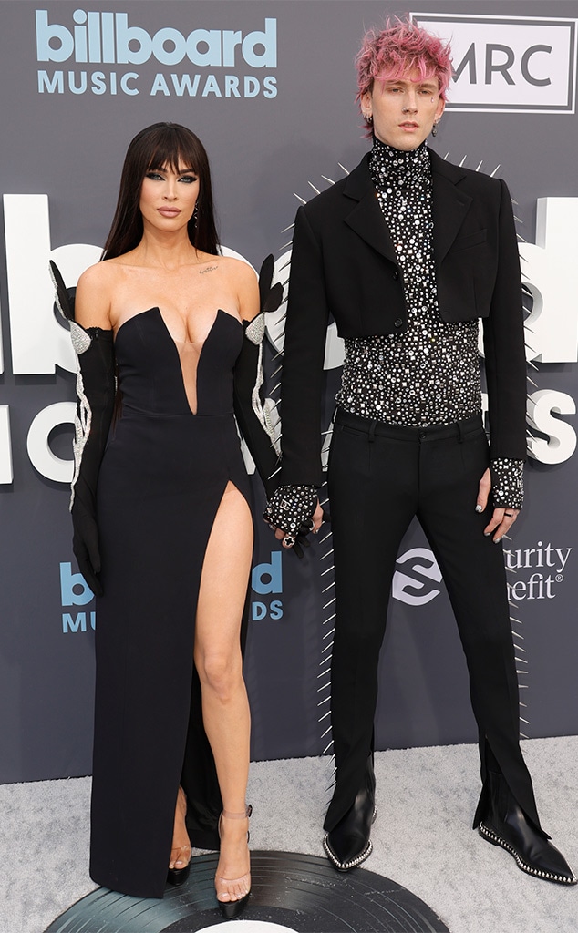 Machine Gun Kelly Dedicates BBMA Song to "Wife" and "Unborn Child" - E!  Online