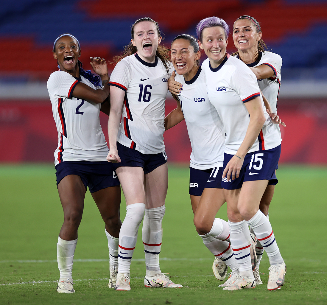 U S Soccer Makes Historic Agreement With Players For Equal Pay E Online Ca