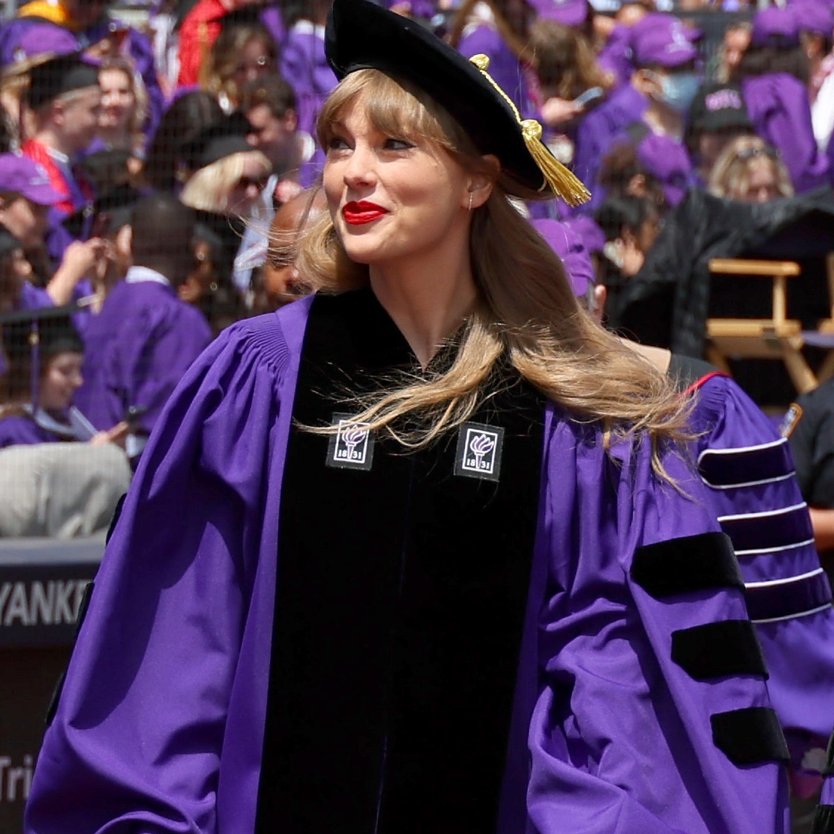 Taylor Swift Wears First Cap And Gown At NYU Graduation | atelier-yuwa ...
