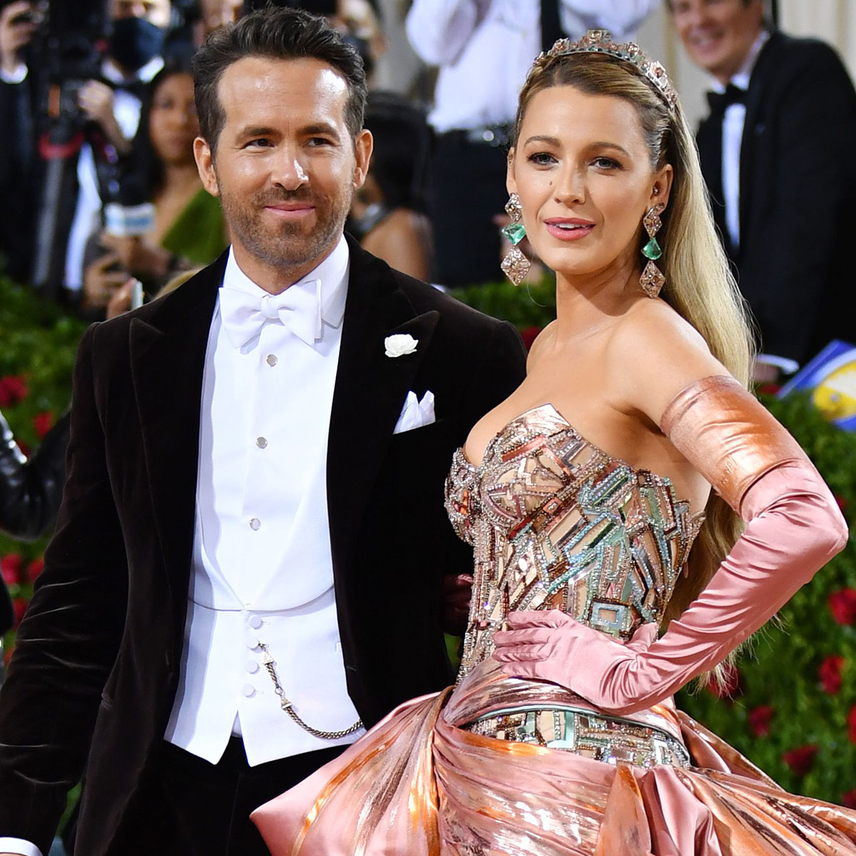 Blake Lively Ryan Reynolds Step Out In Nyc Amid His 1b Business Deal 