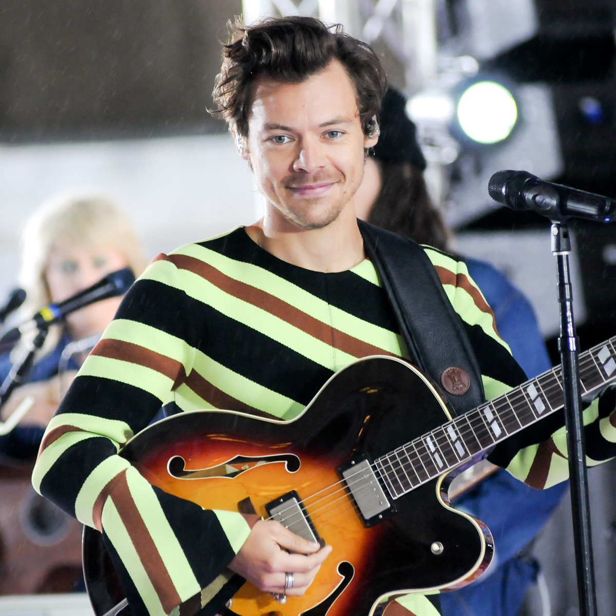 The Late Late Show: Harry Styles Debuts “Daylight” Music Video