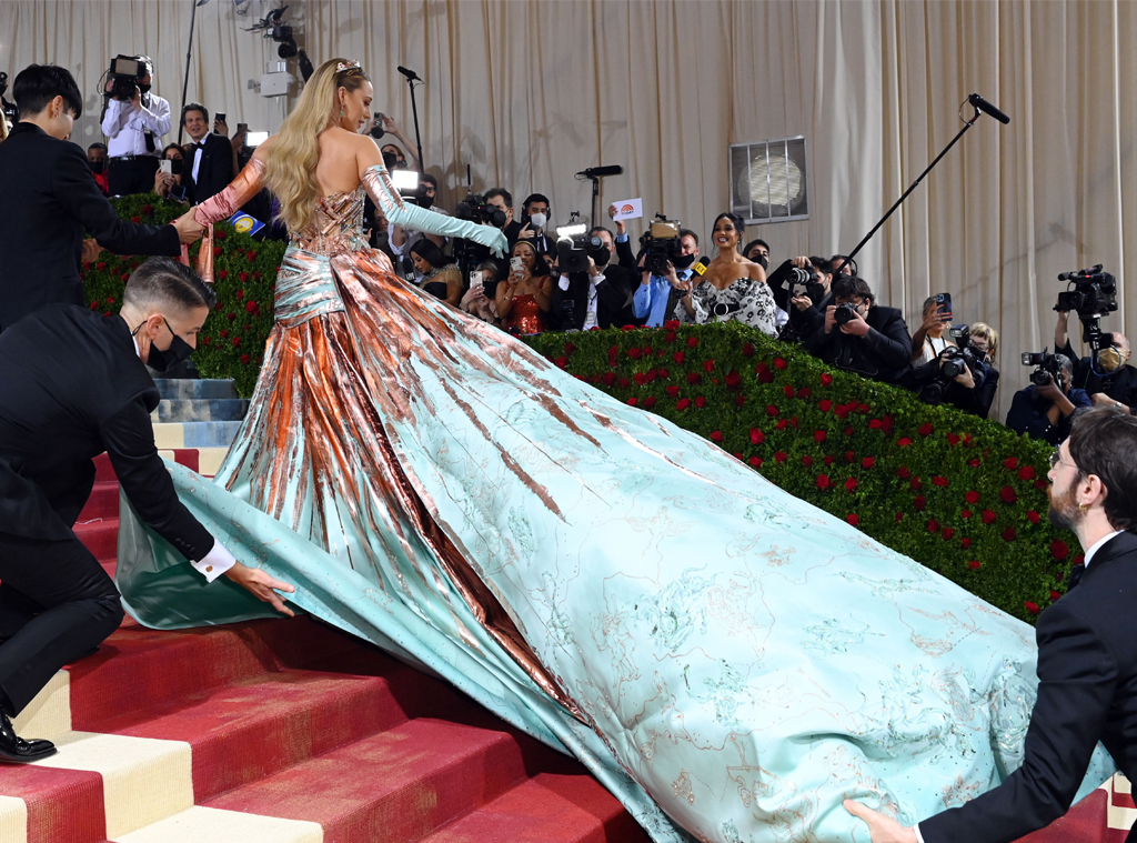 Blake Lively and Ryan Reynolds at the 2022 Met Gala [PHOTOS]