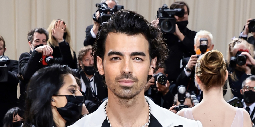 Joe Jonas Pokes Fun at Those Jonas Brothers Purity Rings in Must-See TikTok - E! Online.jpg