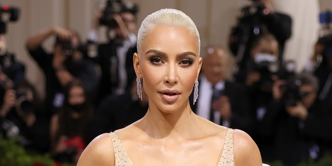 Watch Kim Kardashian Sing Happy Birthday in Marilyn Monroe's Dress Watch Kim Kardashian Sing Happy Birthday in Marilyn Monroe's Dress