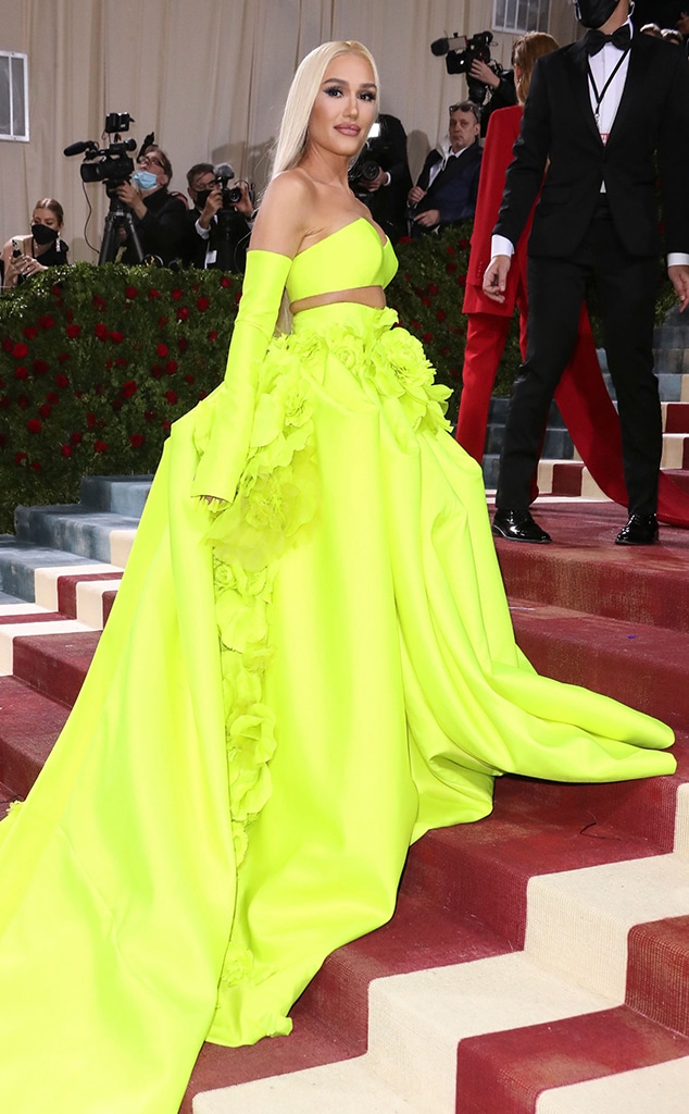 Gwen Stefani Is Truly Luxurious in Neon Green at 2022 Met Gala Gwen Stefani Is Truly Luxurious in Neon Green at 2022 Met Gala