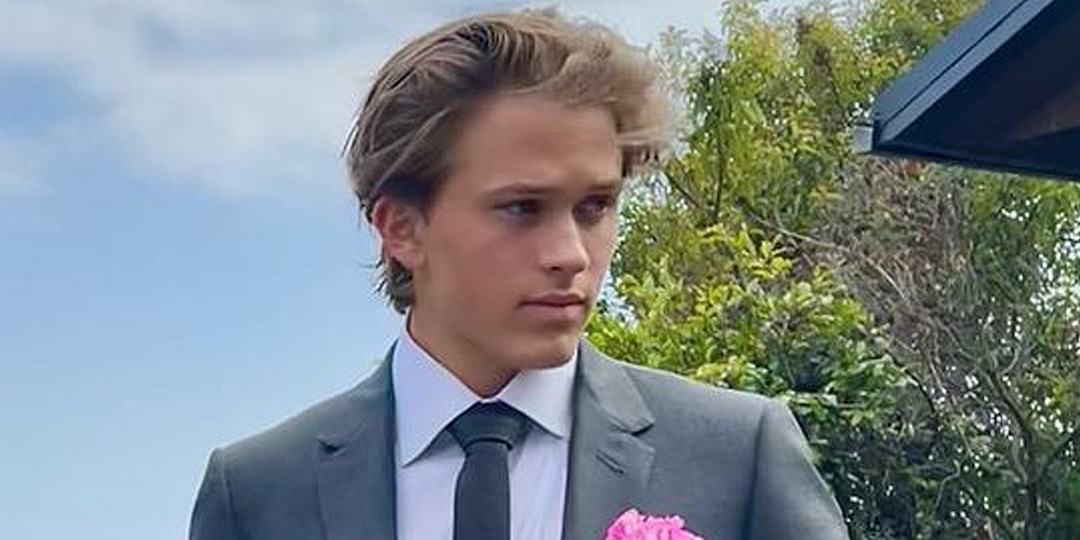 Reese Witherspoon's son Deacon Phillippe Gets Ready for Prom - E! Online.jpg