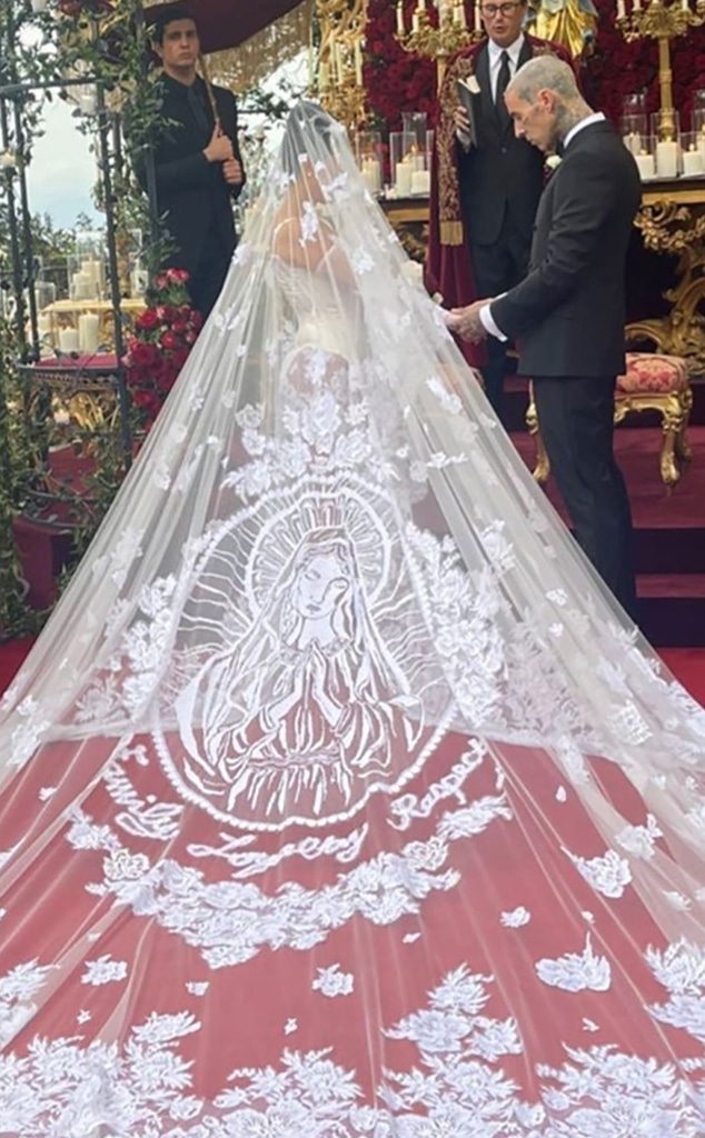 Kourtney Kardashian Reveals the Secrets Behind Her Wedding Dress Kourtney Kardashian Reveals the Secrets Behind Her Wedding Dress