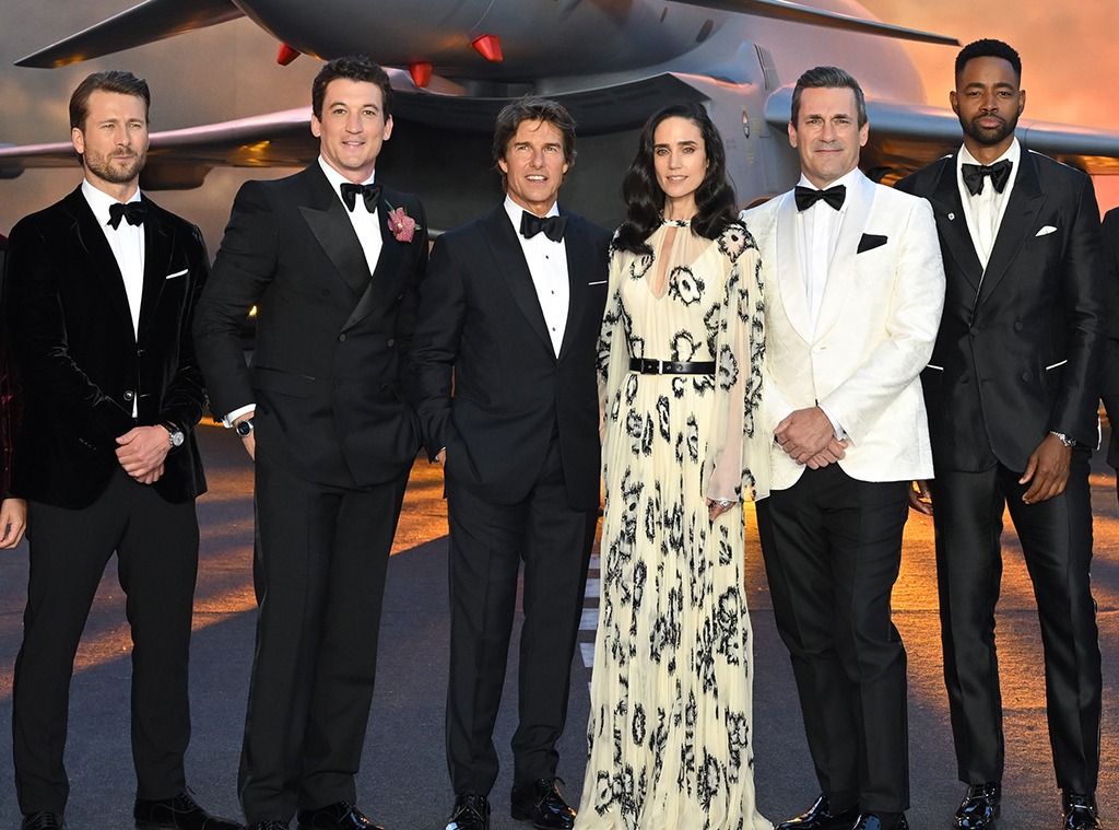 rs_1024x759-220524115225-1024-top_gun_maverick_cast-premiere_london-gj.jpg?fit=around%7C1024:759&output-quality=90&crop=1024:759;center,top