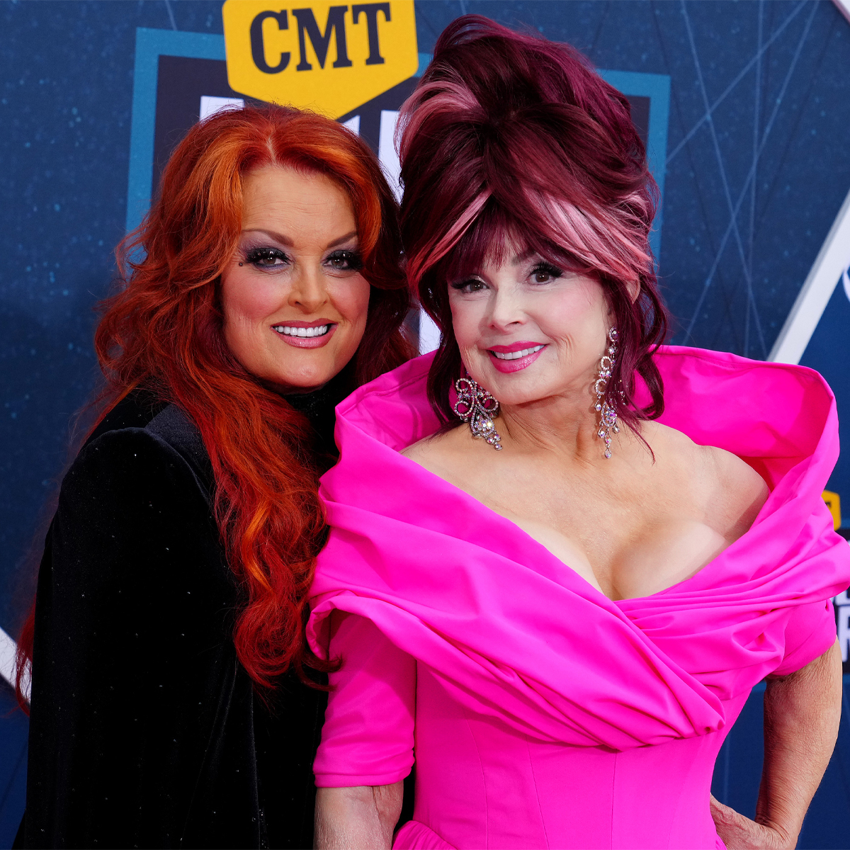 Wynonna Judd Vows She'll Continue To Sing After Mom Naomi's Death - E!  Online
