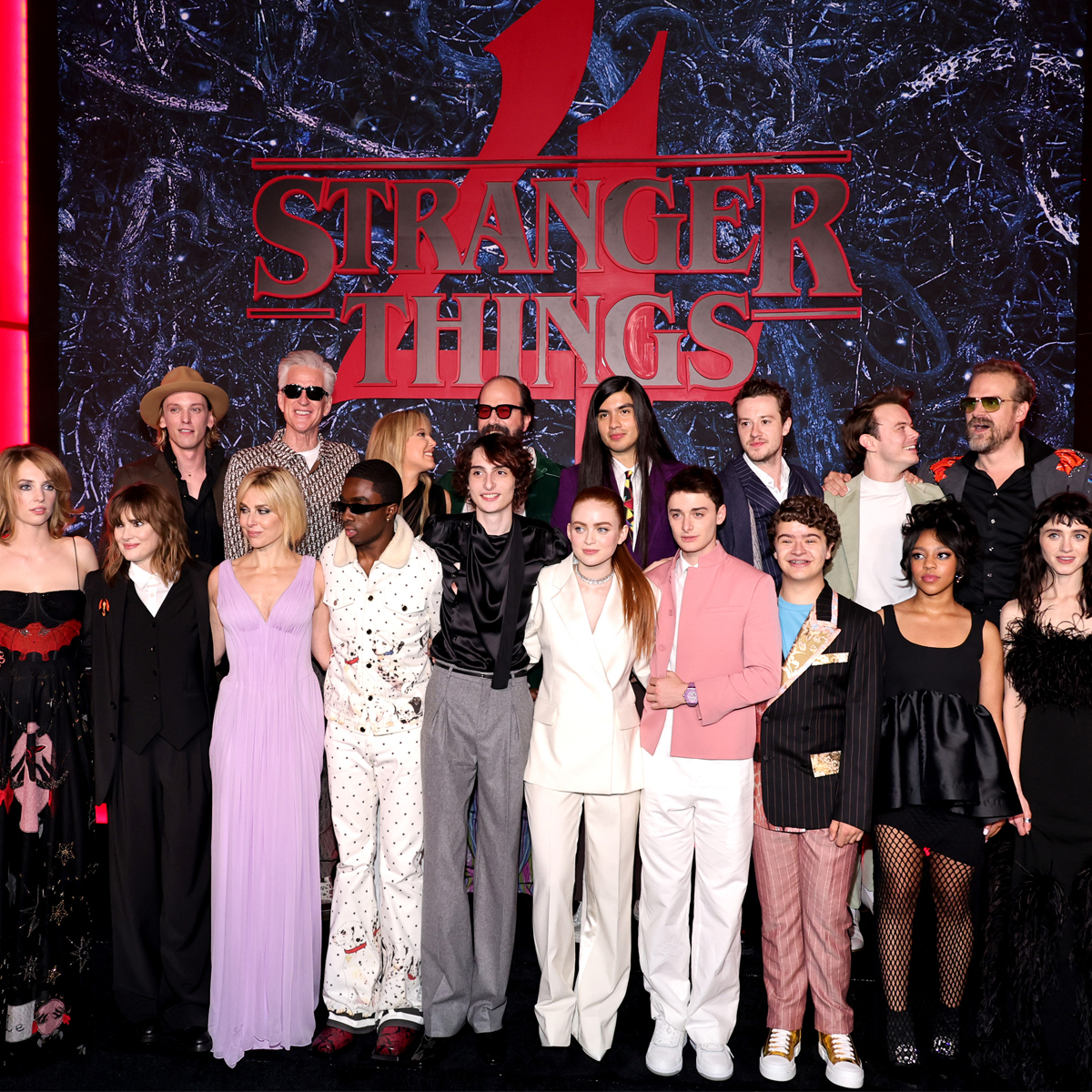 Актьорският състав на Stranger Things е пораснал на първата снимка от продукцията на сезон 5