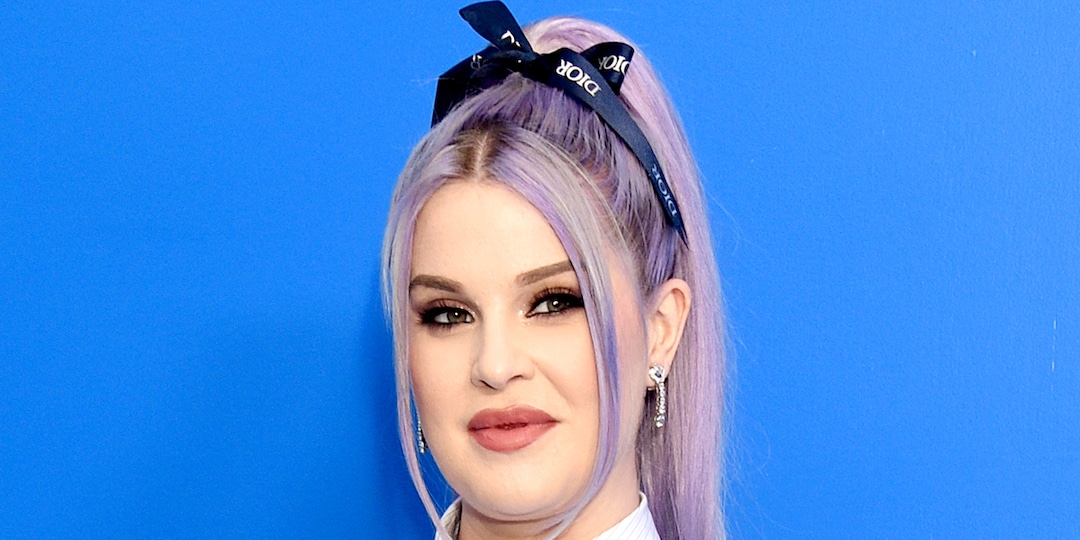 Watch Pregnant Kelly Osbourne Officially Debut Her Baby Bump - E! Online.jpg